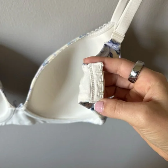 Body by Victoria, Victoria’s Secret Bra - Picture 7 of 9